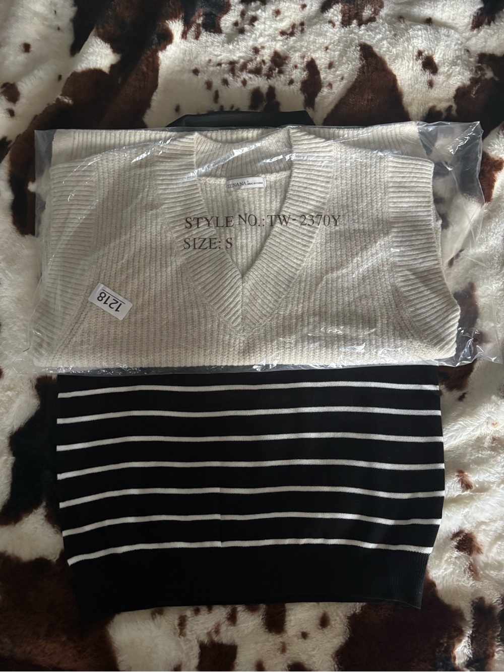 Zenana Bundle of 2 V-Neck Sweater Vest Cream & Black Striped NEW Size Small - Picture 3 of 8